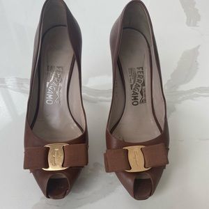 Stunning Salvatore Ferragamo heels!